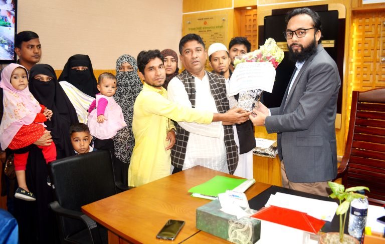 বরিশাল সদর উপজেলা উপজেলা নির্বাহী কর্মকর্তাকে ফুলের শুভেচ্ছা