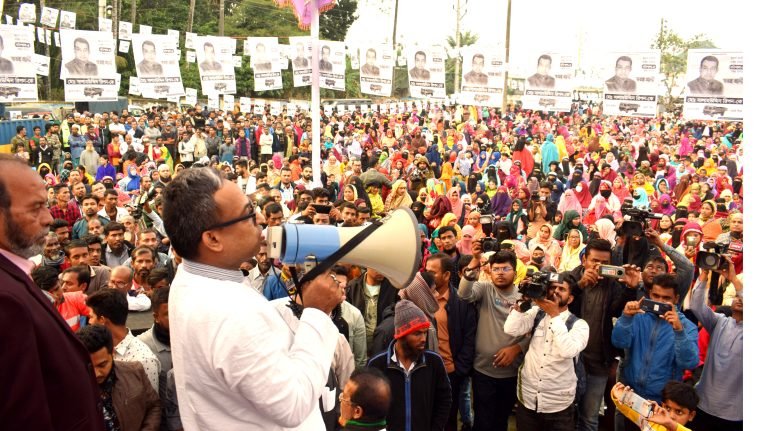 বরিশালে সালাউদ্দিন রিপনের উঠান বৈঠকে মহিলাদের জোয়ার