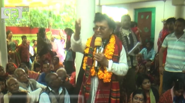 বরিশালে আসনে গানে গানে ভোট চাইছেন নকুল কুমার
