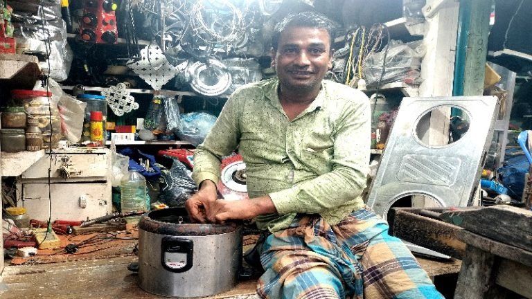 ভোলায় অচল মালামাল সচলে জীবিকা