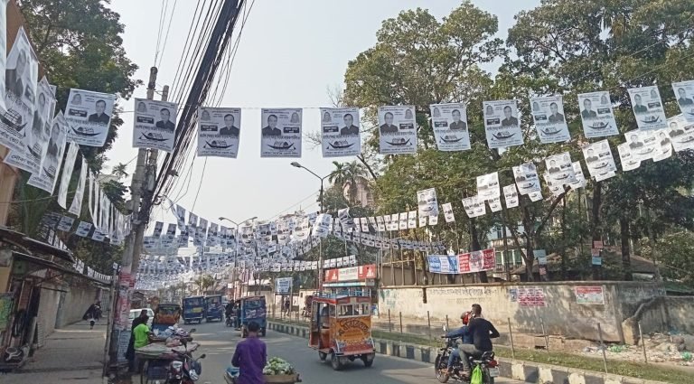 বরিশালের দখিণের ভোটের মাঠে মাতাল হাওয়া