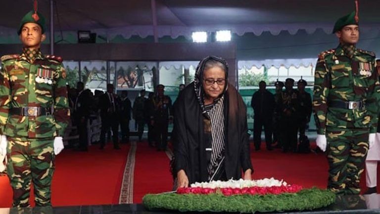 বঙ্গবন্ধুর প্রতিকৃতিতে প্রধানমন্ত্রীর শ্রদ্ধা