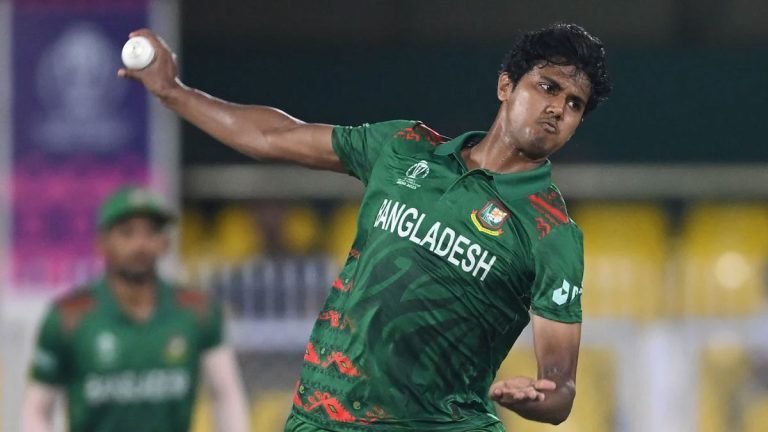 নিয়ন্ত্রিত বোলিংয়ে কিউইদের চেপে ধরেছে বাংলাদেশ