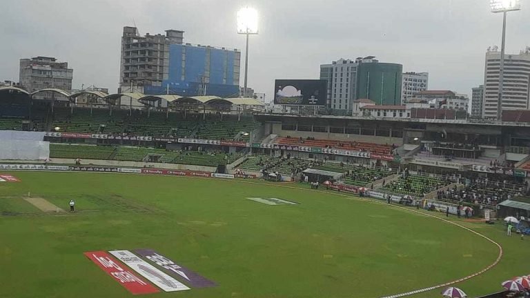 আলোক স্বল্পতায় বন্ধ খেলা