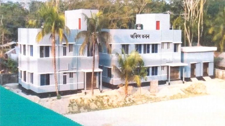 পিরোজপুরে অর্থনীতিতে গতি ফেরাবে আধুনিক মৎস্য অবতরণ কেন্দ্র