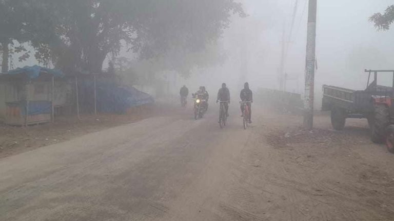 জেঁকে বসেছে শীত, দুর্ভোগে নিম্ন আয়ের মানুষ