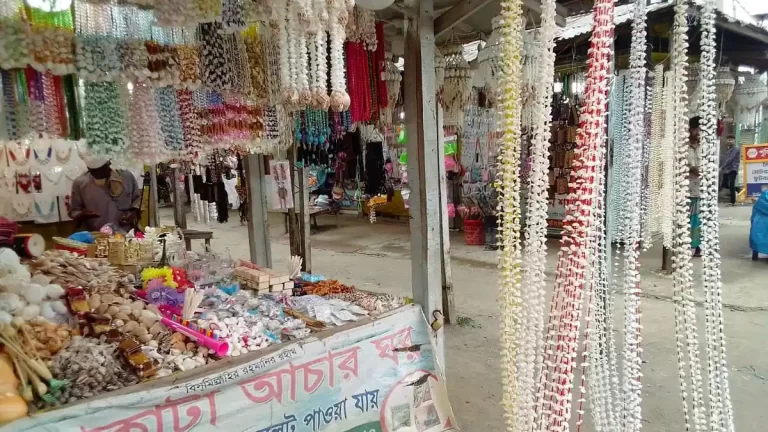 পর্যটক না থাকায় হতাশ কুয়াকাটার শুঁটকি ব্যবসায়ীরা