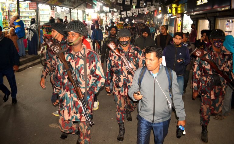 বরিশালে নির্বাচন ঘিরে কঠোর অবস্থানে প্রশাসন