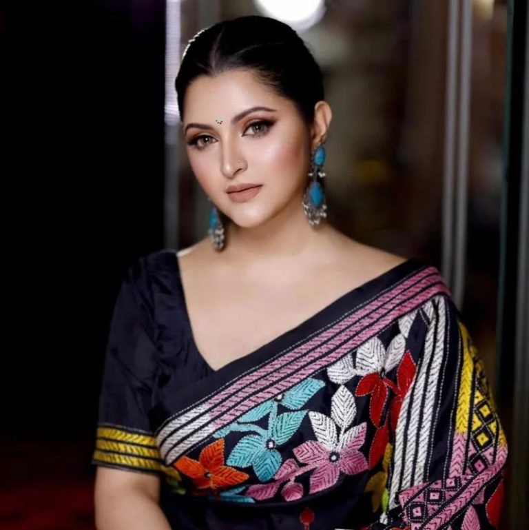 বরিশাল থেকে ফেরার পথে ফল খেয়ে সপরিবারে অসুস্থ পরীমণি