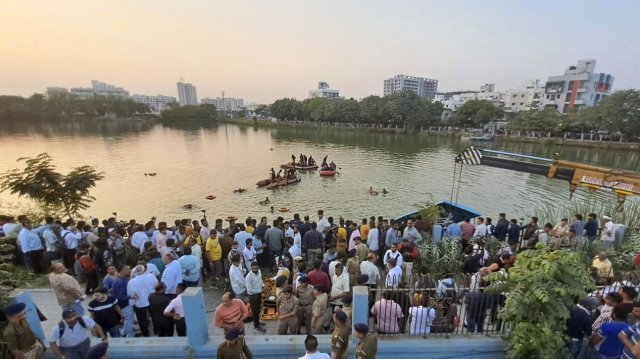 ভারতে পিকনিকের নৌকা ডুবে নিহত ১৬