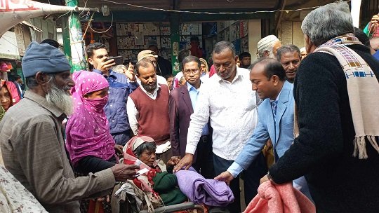 বরগুনা চেম্বার অব কমার্সের শীতবস্ত্র বিতরণ
