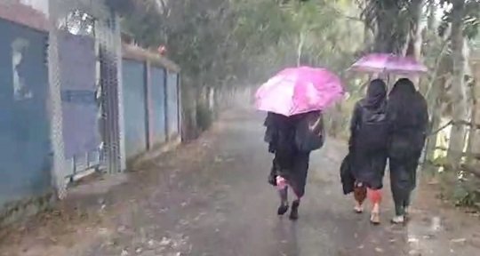 শৈত্যপ্রবাহের সঙ্গে গুঁড়ি গুঁড়ি বৃষ্টি কাউখালীতে জনজীবন বিপর্যস্ত