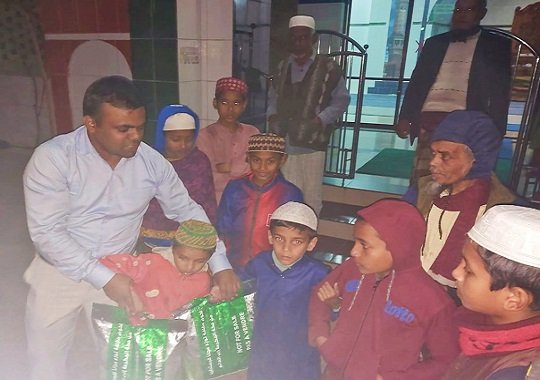 কাউখালীতে দুম্বার গোস্ত বিতরণ