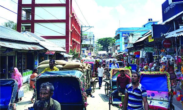 দশমিনায় যানজটে নাকাল শিক্ষার্থী ও পথচারীরা