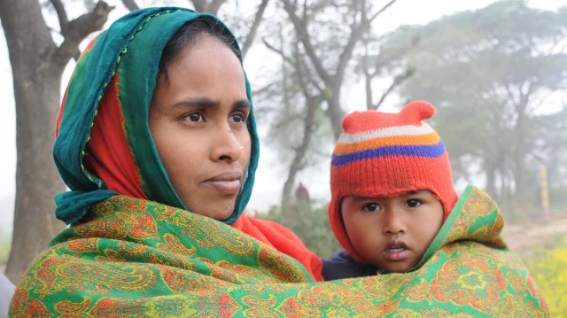 উত্তরে আবারো শৈত্যপ্রবাহ : ২০ জেলায় কনকনে ঠাণ্ডা ঘন কুয়াশার বিস্তার : দেশময় সাড়ে আট ঘণ্টা বিমান চলাচলে বিপর্যয়