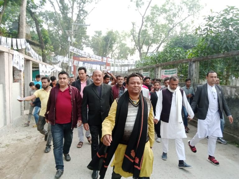 বরিশালে প্রতিদ্বন্ধিতায় জমে উঠেছে ভোটের মাঠ