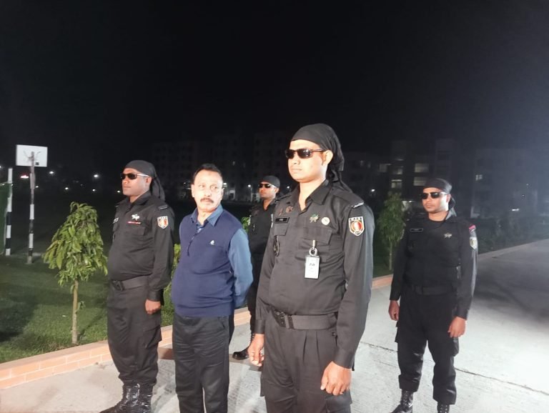 অগ্নিসংযোগের প্রধান পরিকল্পনাকারী  বিএনপির সভাপতি আনিসুর গ্রেপ্তার করেছে র‌্যাব ৮