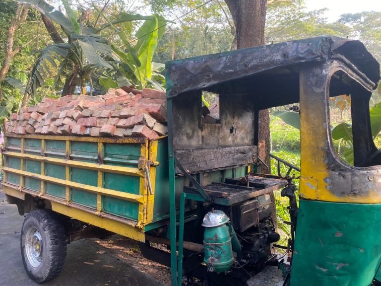 বরিশালে ট্রলির চাপায় স্কুল ছাত্রী নিহত