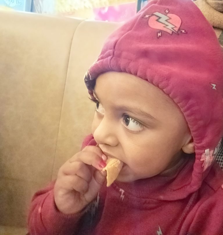 ঠান্ডায় শিশুদের সুরক্ষিত রাখতে যা করবেন