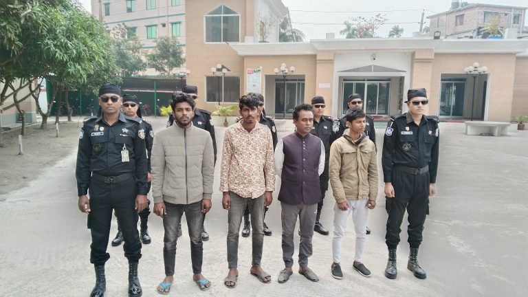 পিরোজপুরের সাবেক চেয়ারম্যান হত্যা মামলার প্রধান বর্তমান চেয়ারম্যান মিঠুন হালদার’সহ র‍্যাবের হাতে গ্রেফতার ৪
