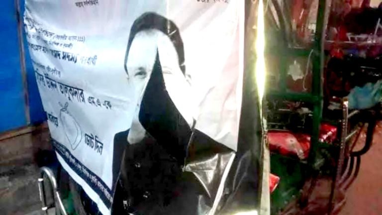 পটুয়াখালীতে বাংলাদেশ কংগ্রেস প্রার্থীর প্রচার গাড়ি ভাঙচুর