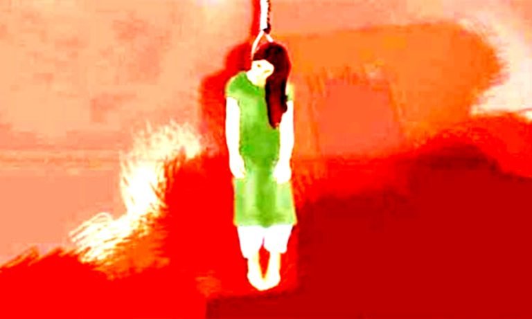মির্জাগঞ্জে গলায় ফাঁস দিয়ে গৃহবধূর আত্মহত্যা