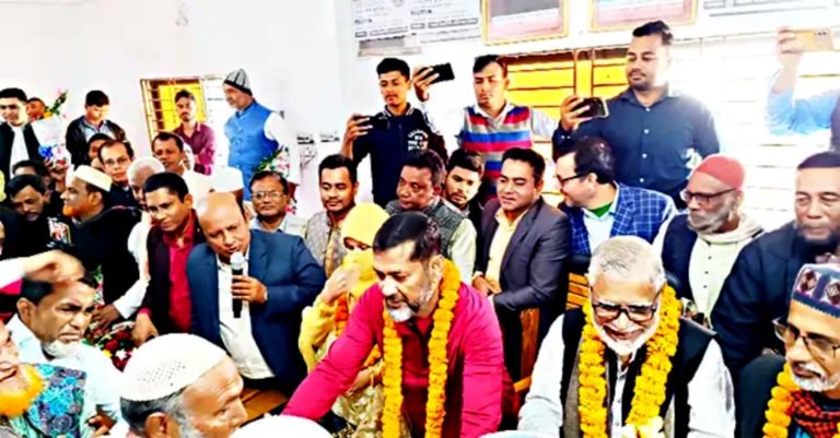 দশমিনায় ফুলেল শুভেচ্ছায় সিক্ত এস এম শাহজাদা এমপি