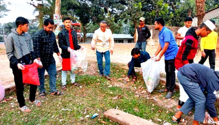 ‘আমরা কলাপাড়াবাসী’র পরিচ্ছন্নতা অভিযান