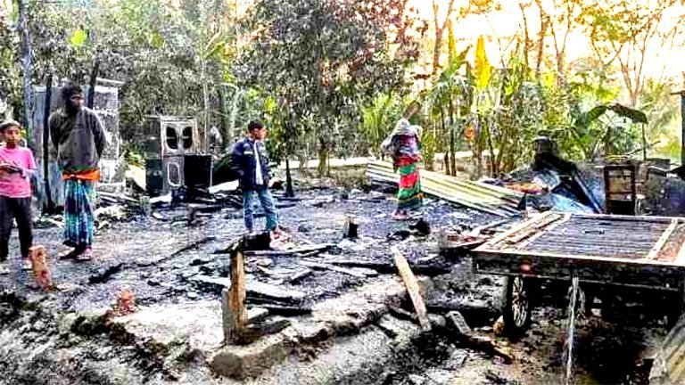 বাউফলে শ্বশুরবাড়ি পুড়িয়ে দিলেন জামাই