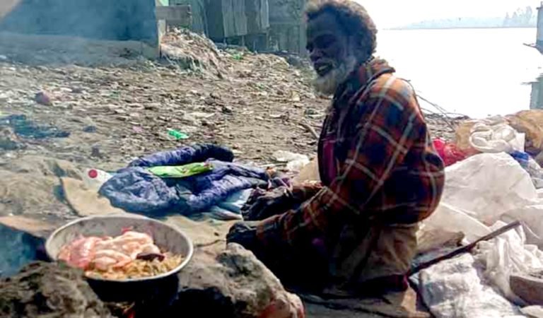 কলাপাড়ায় পরিচয়হীন পঞ্চাশোর্ধ্ব ব্যক্তিকে নিয়ে কৌতূহল 