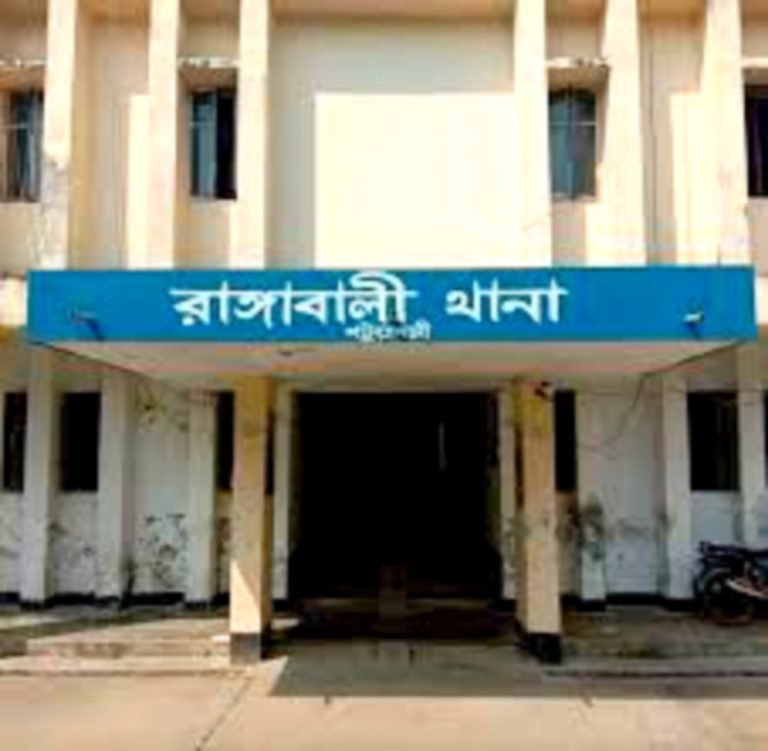 বইয়ের ভেতরে মিলল ২ কেজি গাঁজা, ডিবির জালে আটক ৩