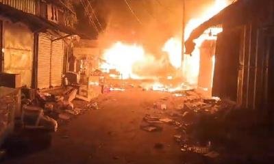 বরগুনায় আগুনে স্বর্ণের দোকানসহ ২৫টি দোকান পুড়ে ছাই