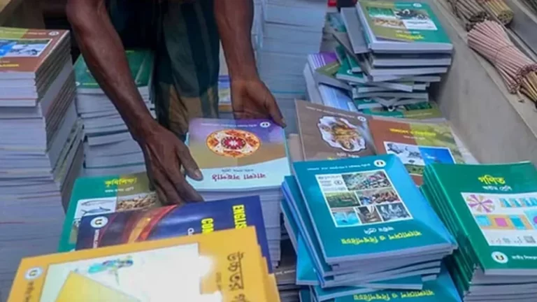 রাঙ্গাবালীতে এখনও পৌঁছেনি নবম শ্রেণির পাঠ্যবই