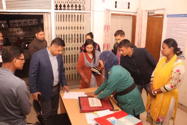 বরিশাল কোতোয়ালি মডেল থানা ও ভিকটিম সাপোর্ট সেন্টার আকস্মিক পরিদর্শন করলেন বিএমপি কমিশনার