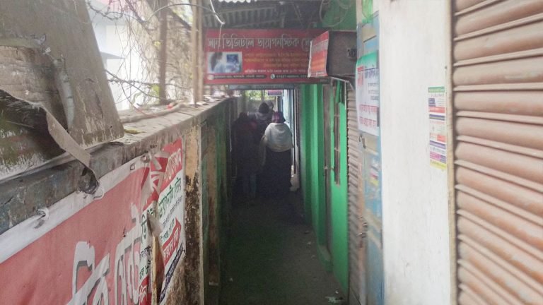 বরিশালে বাসাবাড়িতেই গড়ে উঠছে হাসপাতাল-ক্লিনিক