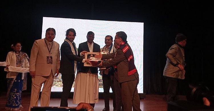 মাদার তেরেসা অ্যাওয়ার্ড পেলেন বাংলাদেশের মির্জা আহমেদ