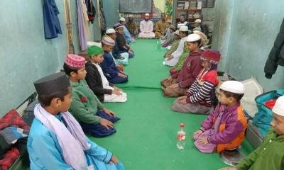বরিশালে শীতে কাঁপছে এতিমখানার শিশুরা
