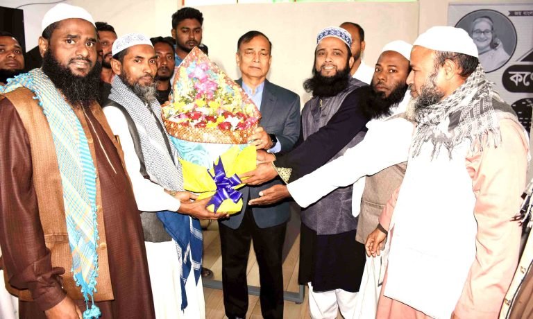 জাহিদ ফারুক নির্বাচিত হওয়ায় ফুলের শুভেচ্ছা