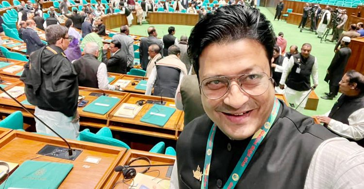 প্রথমবার সংসদ অধিবেশনে ফেরদৌস