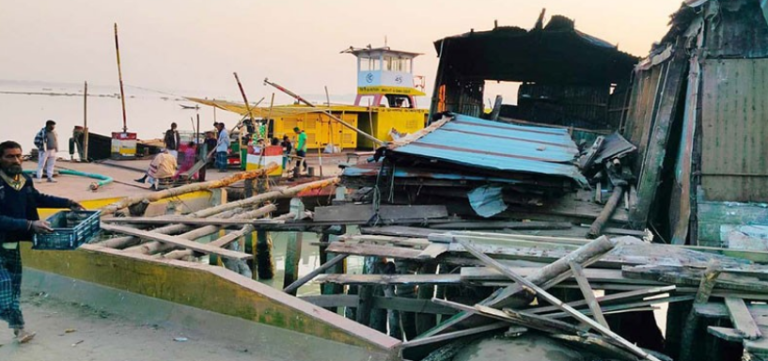 ইন্দুরকানীতে টগড়া ফেরিঘাটে ৩৩টি অবৈধ স্থাপনা উচ্ছেদ