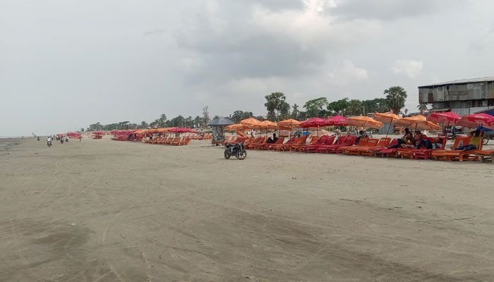 কুয়াকাটায় হতাশ পর্যটন ব্যবসায়ীরা