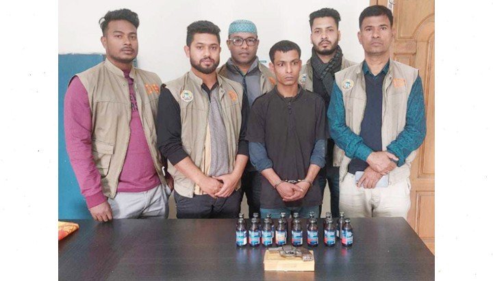 বরিশালে অস্ত্র ও মাদক দিয়ে ফাঁসাতে যাওয়ায় গ্রেফতার ২
