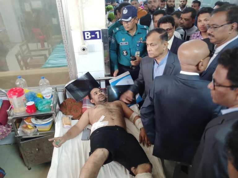 বরিশালে প্রতিপক্ষের হামলায় হাসপাতালে ভর্তি ৩৮