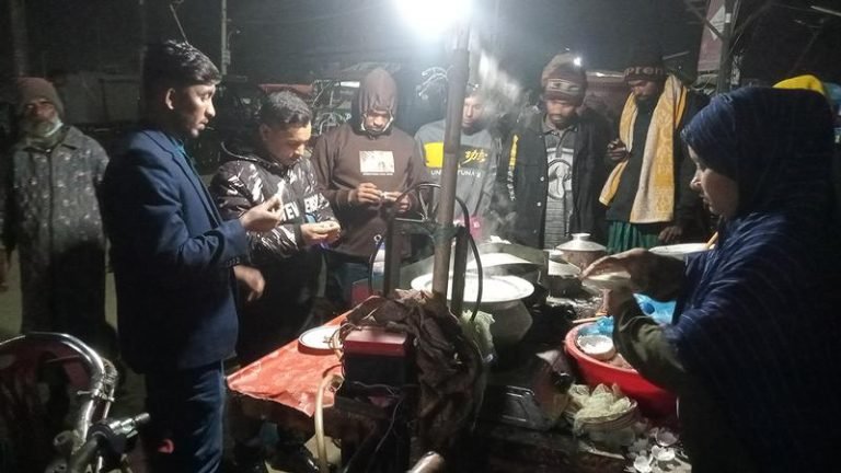কুয়াকাটায় জমে উঠেছে শীতের পিঠা বিক্রি