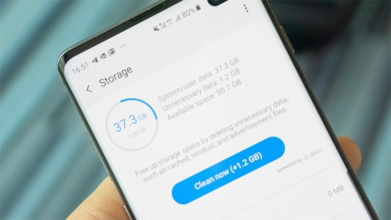 বিমানে উঠলে যে কারণে ফোনকে ফ্লাইট মোডে রাখতে বলা হয়