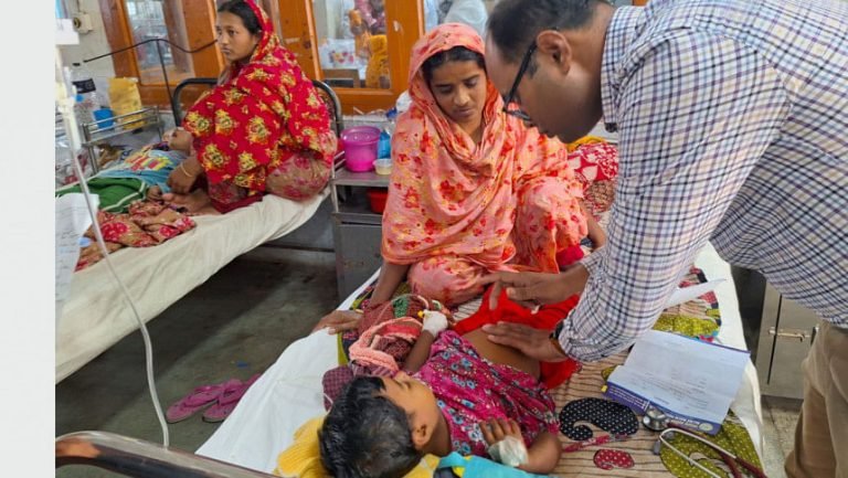 হাঁড় কাঁপানো শীতে বিপর্যস্ত বরিশালের জনজীবন, রোগে আক্রান্ত হচ্ছে শিশুরা