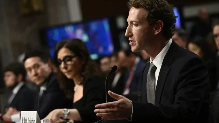 ক্ষমা চাইলেন মার্ক জাকারবার্গ