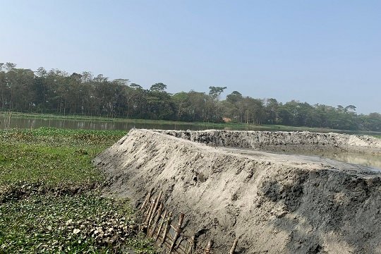 আগৈলঝাড়ায় সন্ধ্যা নদী দখল