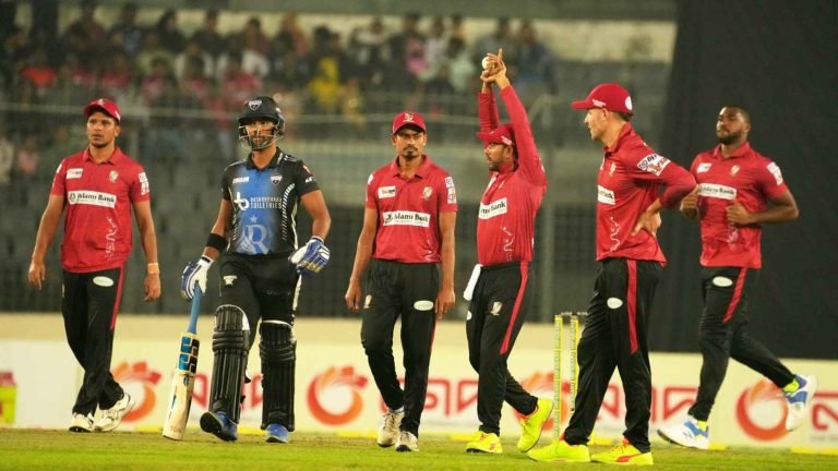 বরিশালের বোলিং তোপে কোনঠাসা রংপুর