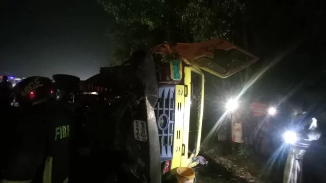 মাদারীপুরে এক্সপ্রেসওয়েতে বাস-ট্রাকের সংঘর্ষ, নিহত ৫
